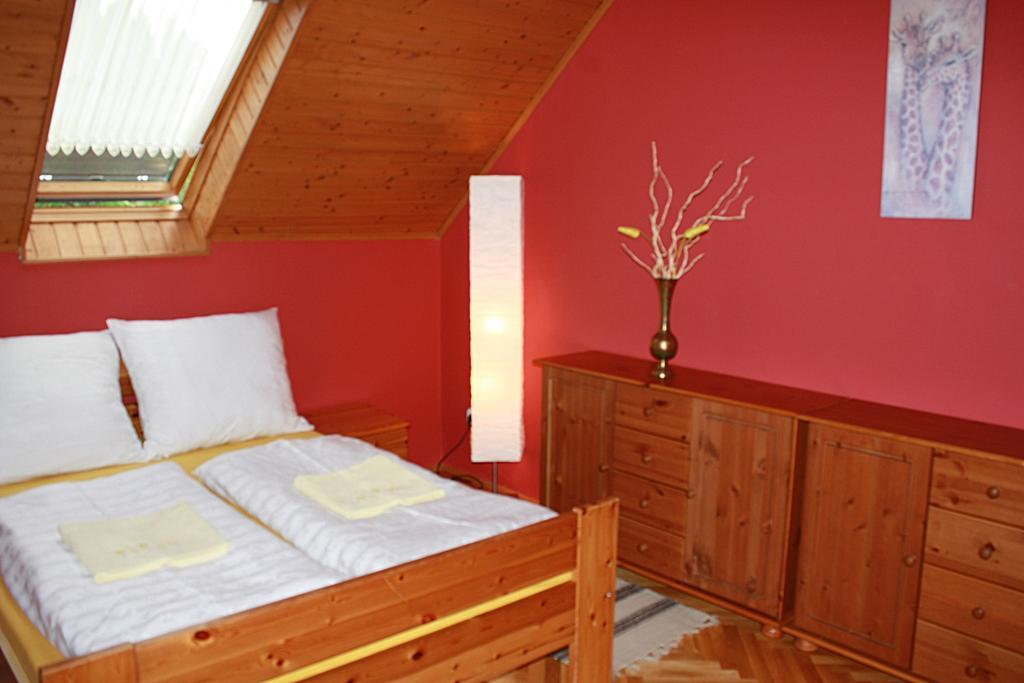 Manner Villa Balatonalmádi الغرفة الصورة